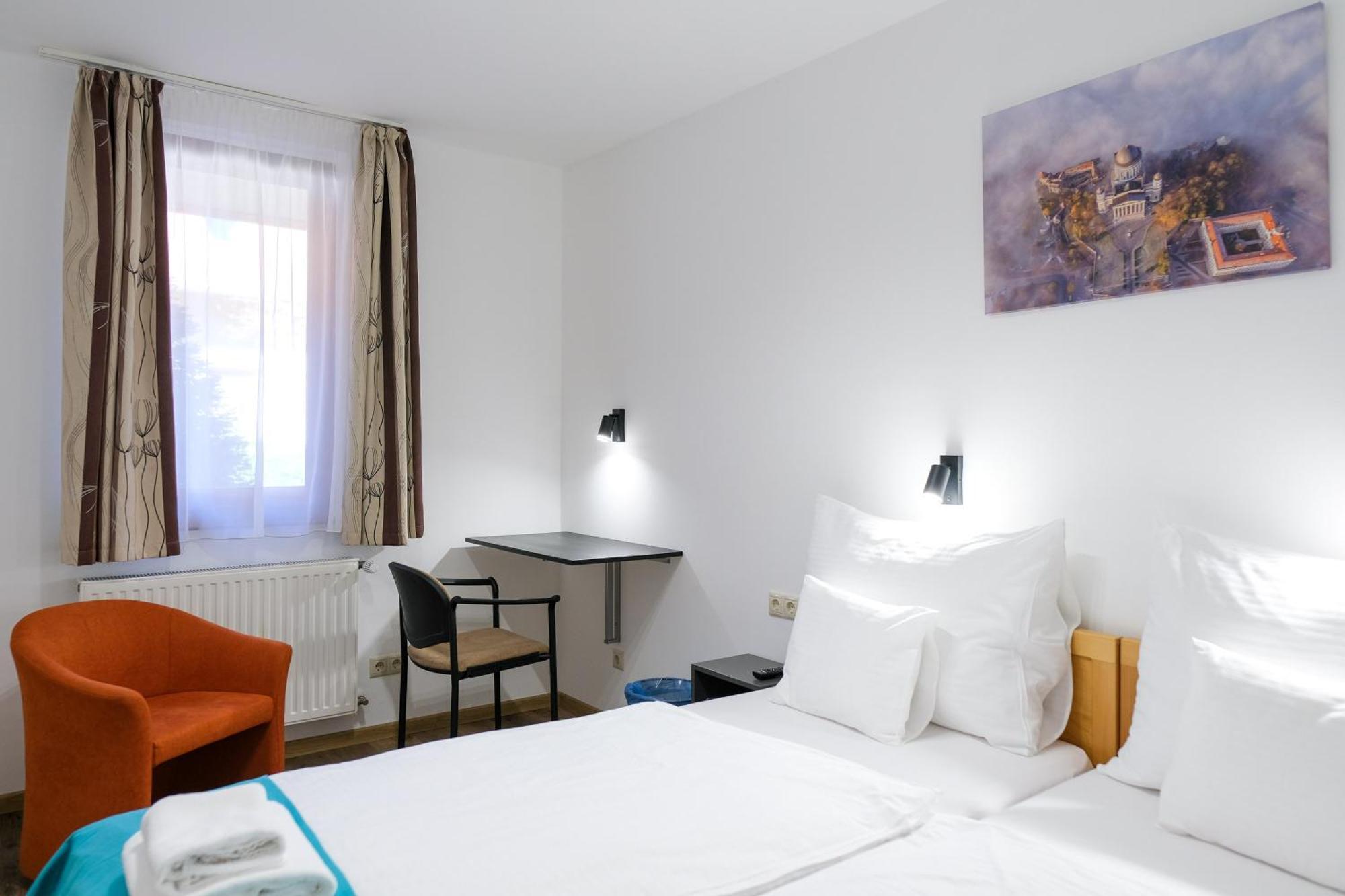 Hotel Adalbert Szent Gyoergy Haz Esztergom Ngoại thất bức ảnh