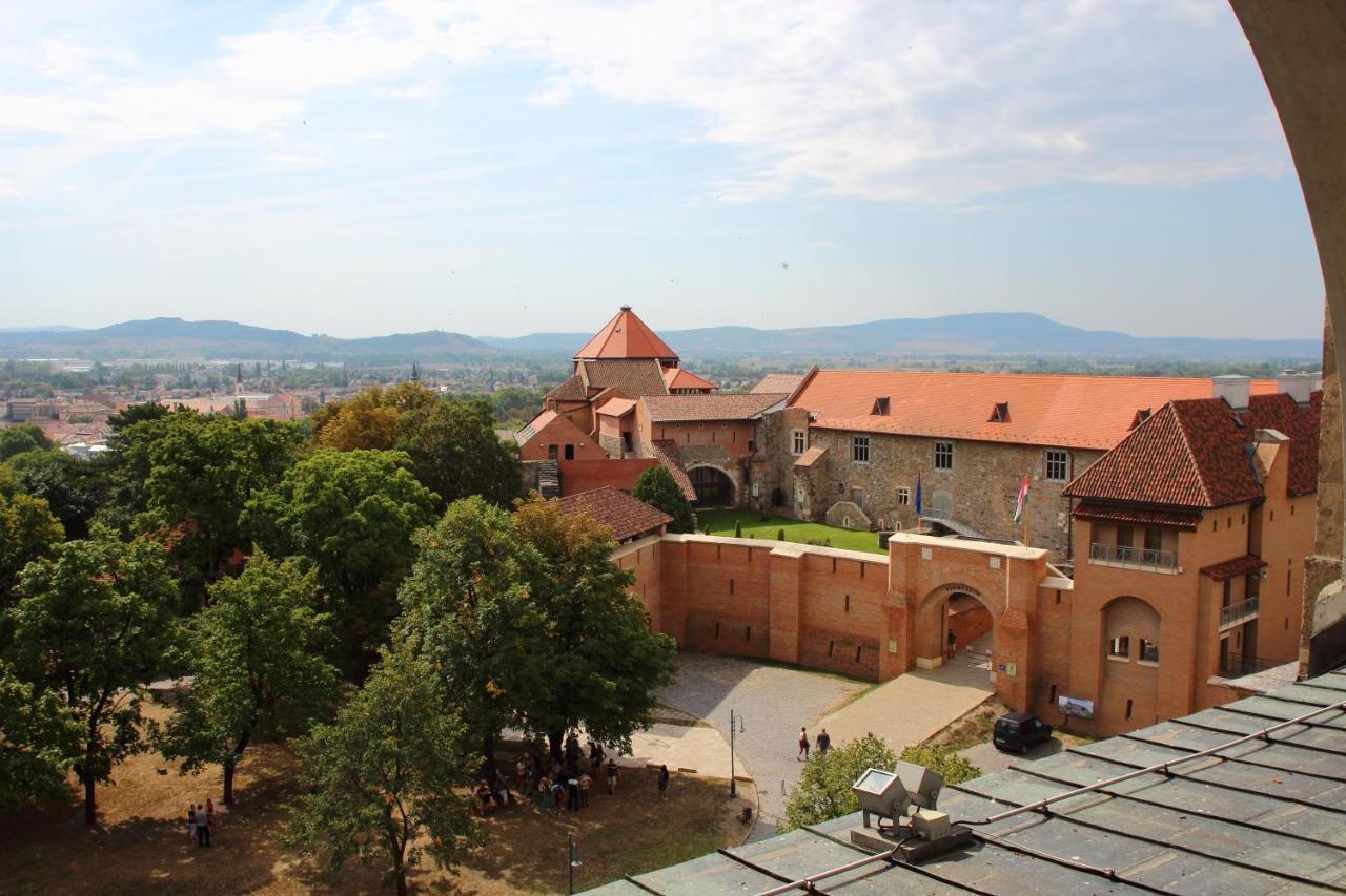 Hotel Adalbert Szent Gyoergy Haz Esztergom Ngoại thất bức ảnh